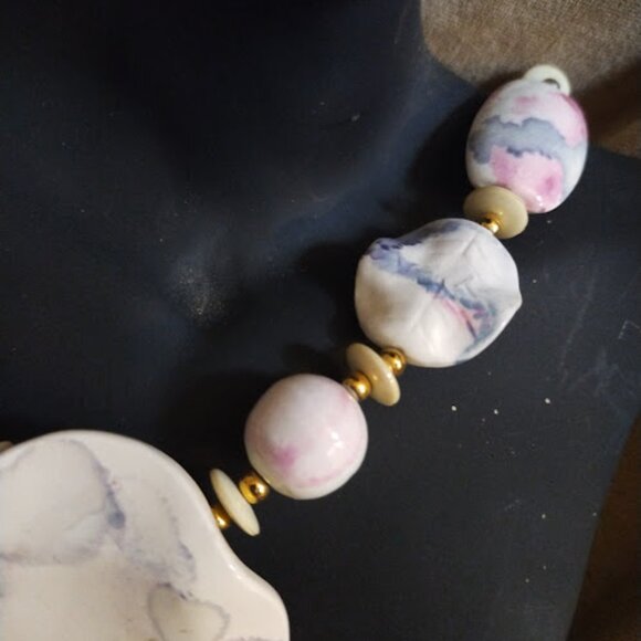 Shell like necklace made in JapanVintage ceramic pastel necklace, - Picture 11 of 11